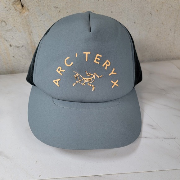 Arc'teryx Trucker Hat Cap  Mens Snapback Rubber Logo Lightweight - Picture 1 of 5